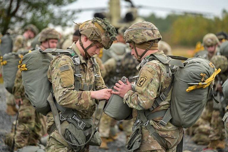 173rd_Airborne_Brigade_Chinook_jump_at_Grafenwoehr_(8716063)