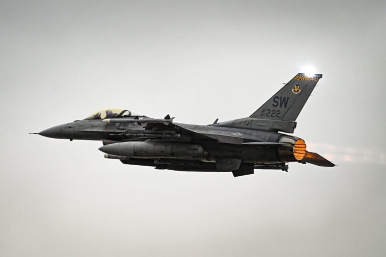 Μαχητικό F‑16 Viper της Πολεμικής Αεροπορίας σε πτήση