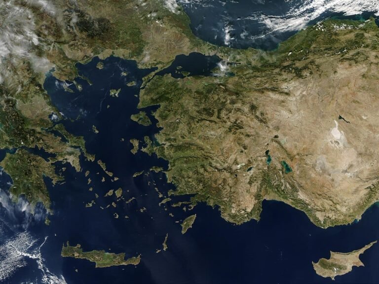 Δορυφορικός χάρτης Ελλάδας και Τουρκίας με το Αιγαίο Πέλαγος, για το άρθρο σχετικά με τη Γαλάζια Πατρίδα.