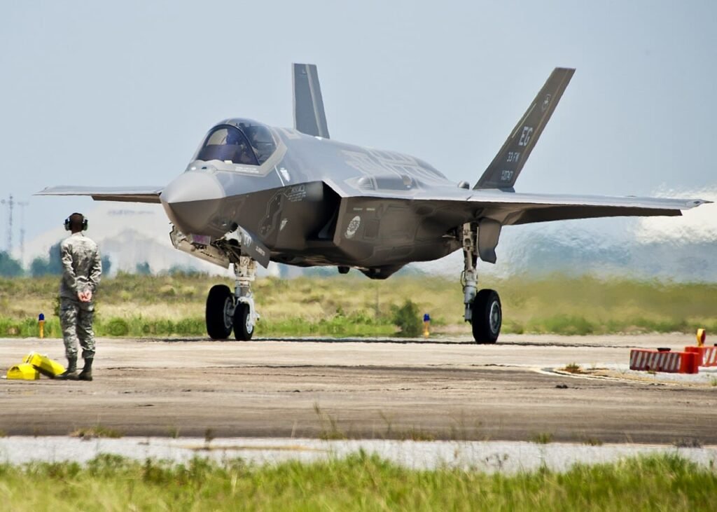 Μαχητικό αεροσκάφος F-35A Lightning II σε διάδρομο προσγείωσης