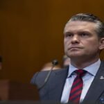 Ο Αμερικανός Υπουργός Άμυνας Πιτ Χέγκσεθ σε επίσημη ομιλία.
